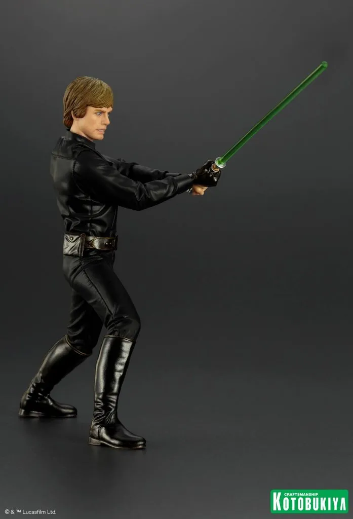 Koto-Star-Wars-Jedi-Master-Luke-Skywalker-Statue-005.jpg