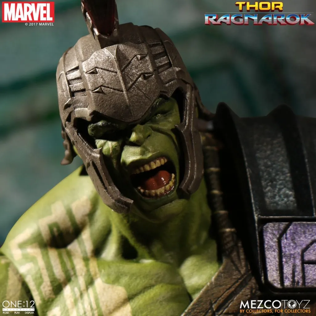 Mezco-Gladiator-Hulk-001.jpg