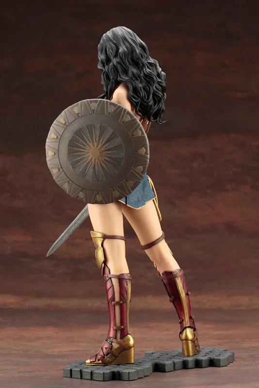 Wonder-Woman-ARTFX-Statue-004.jpg