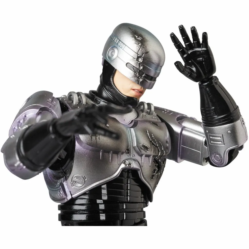MAFEX-Robocop-Figure-009.jpg