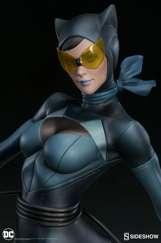 Sideshow-Artgerm-Catwoman-Statue-009.jpg