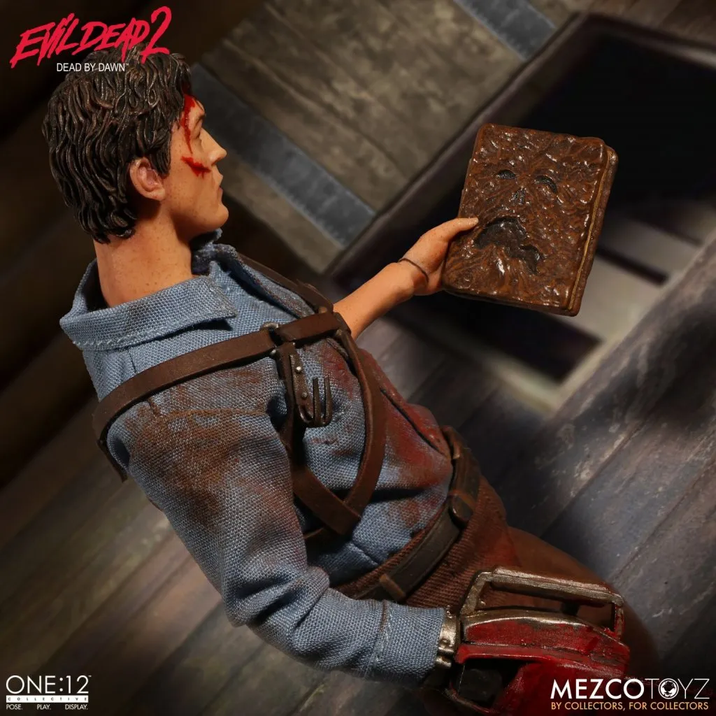 Mezco-Evil-Dead-2-Ash-One12-0011.jpg