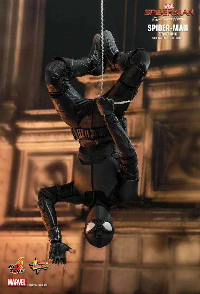 Фигурка Спайдермен Stealth Suit от Hot Toys 3.jpg Фигурка Спайдермен Stealth Suit от Hot Toys 3.jpg