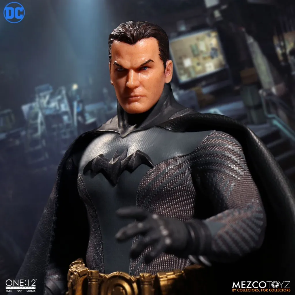Mezco-Batman-Ascending-Knight-013.jpg Mezco-Batman-Ascending-Knight-013.jpg