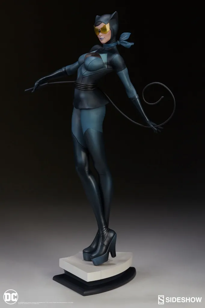Sideshow-Artgerm-Catwoman-Statue-003.jpg
