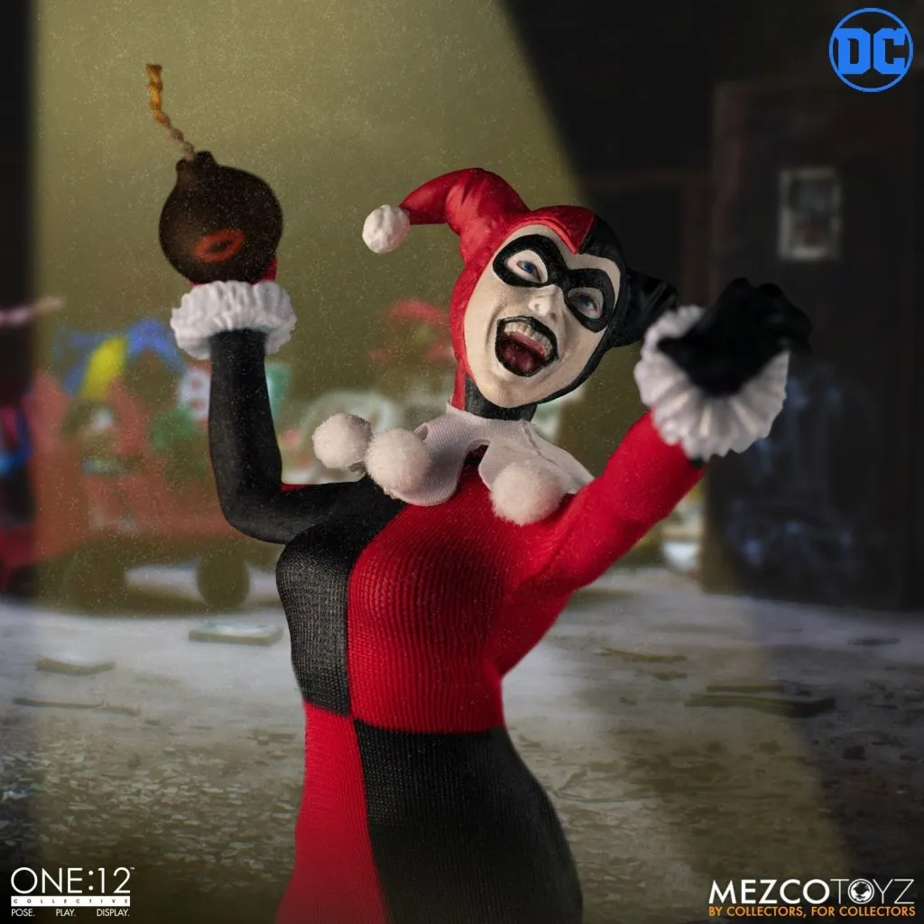 Фигурка Харли Квинн - Mezco-Deluxe-Harley-Quinn (2).jpg Фигурка Харли Квинн - Mezco-Deluxe-Harley-Quinn (2).jpg