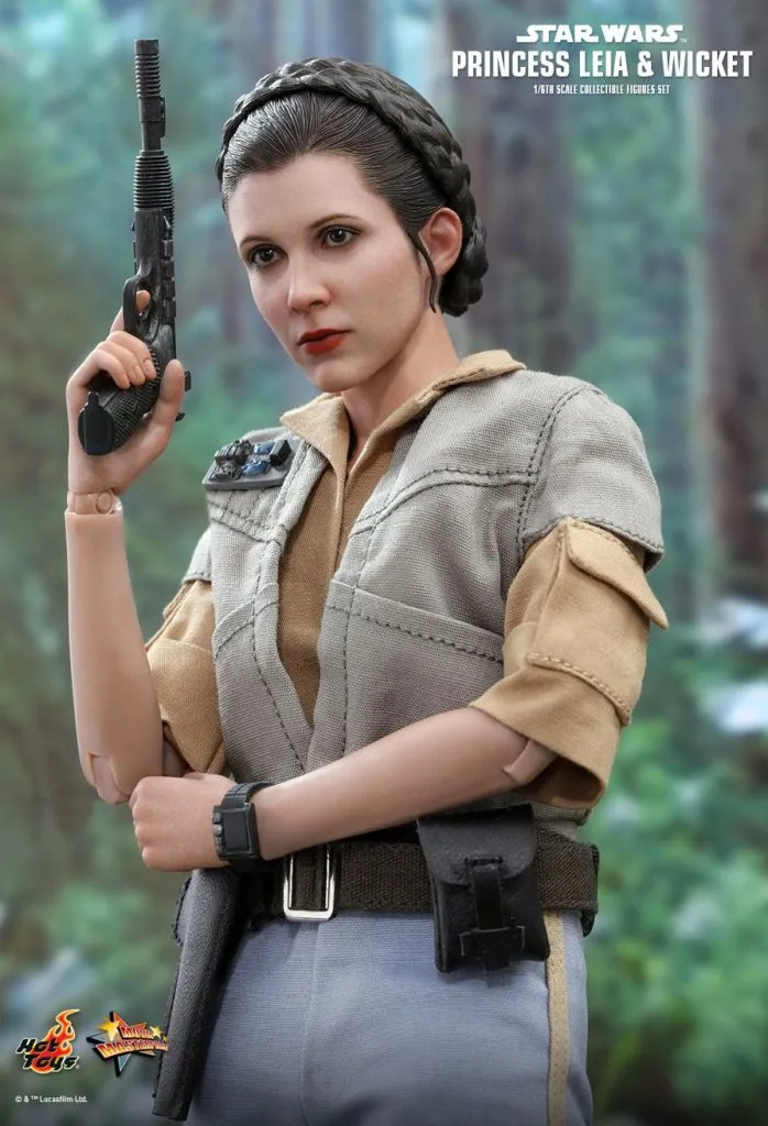 Hot-Toys-Leia-and-Wicket-06.jpg