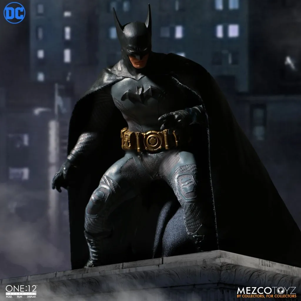 Mezco-Batman-Ascending-Knight-003.jpg Mezco-Batman-Ascending-Knight-003.jpg