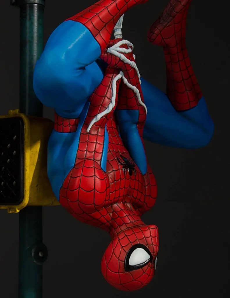 Gentle-Giant-Spider-Man-Statue-010.jpg
