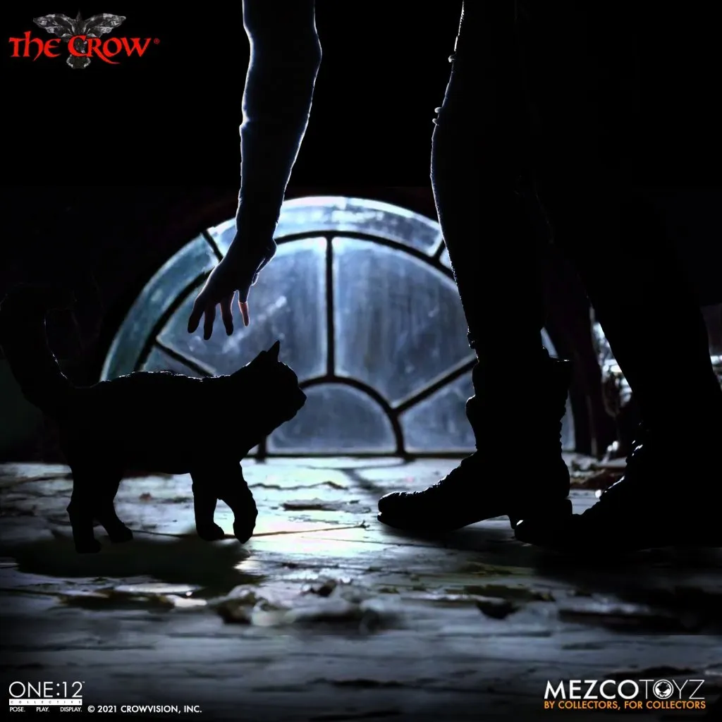 Фигурка Ворон — Mezco The Crow One 12 Collective 7.jpeg