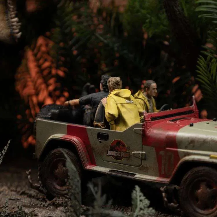 купить Фигурка Jurassic park demi art t-rex attacks 1:20 statue 5.jpg