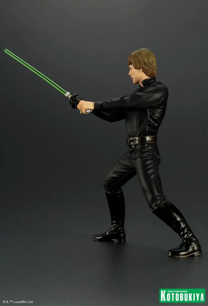 Koto-Star-Wars-Jedi-Master-Luke-Skywalker-Statue-004.jpg