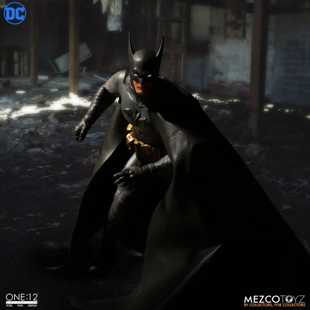 Mezco-Batman-Ascending-Knight-007.jpg Mezco-Batman-Ascending-Knight-007.jpg
