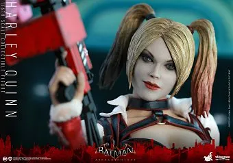 Фигурка Харли Квинн Arkham Knight от Hot Toys дает жару