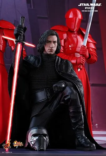 Вторая по счету фигурка Кайло Рена от Hot Toys