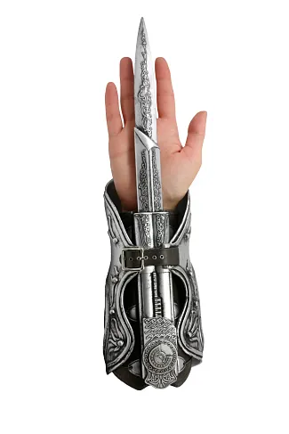 Модель Ezio Auditore Hidden Blade 1/1 — Neca Assassins Creed 2