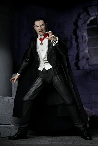 Фигурка Dracula Transylvania — Neca Universal Monsters Ultimate Color