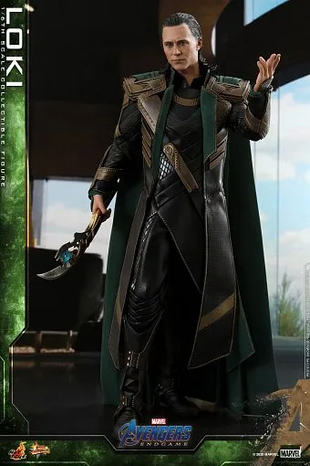 Такую фигурку Локи от Hot Toys пропустить нельзя