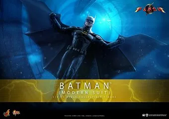Бэтмен-Китон возвращается не только во "Флэше", но и в фигурке от Hot Toys