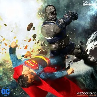 Титаническая фигурка Дарксайда грядет от Mezco