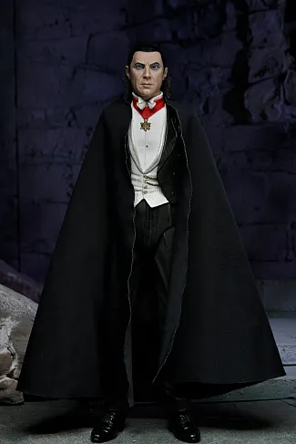 Фигурка Dracula Transylvania — Neca Universal Monsters Ultimate Color