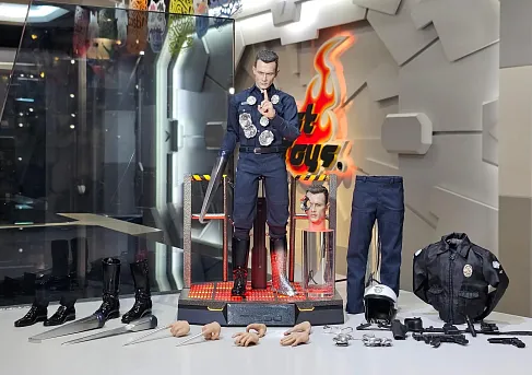 Фигурка T-1000 2.0 — Hot Toys MMS774 Terminator 2 1/6 Figure