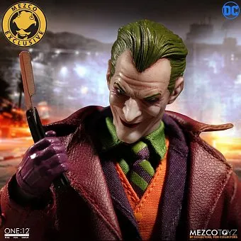 Больше безумия фигурке Джокера от Mezco