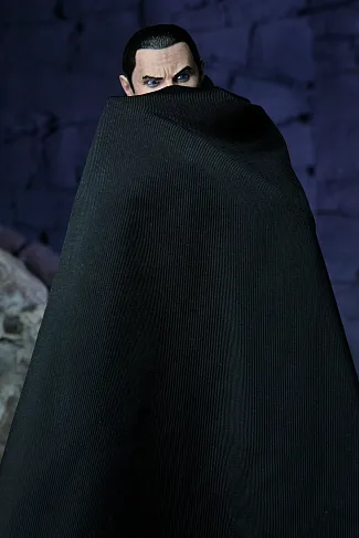 Фигурка Dracula Transylvania — Neca Universal Monsters Ultimate Color