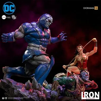 Жаркая схватка Дарксайда и Чудо-Женщины от Iron Studios