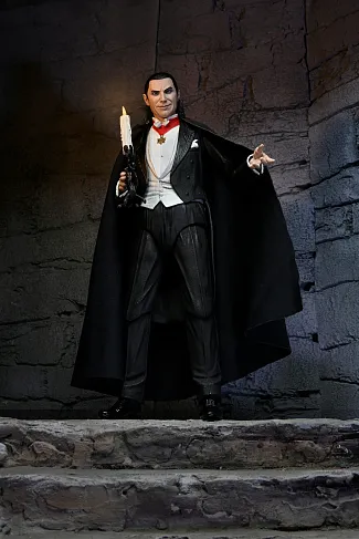 Фигурка Dracula Transylvania — Neca Universal Monsters Ultimate Color