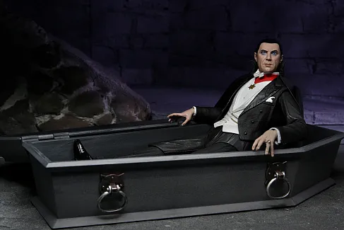 Фигурка Dracula Transylvania — Neca Universal Monsters Ultimate Color