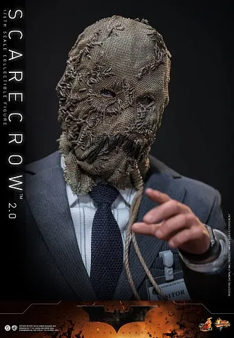 Пугало пугает, Hot Toys радует